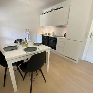 Lejlighed With Balcony, Free Parking & Elevator, København
